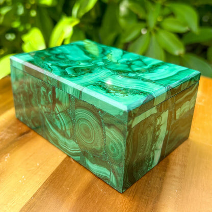 Looking for Genuine Malachite Carving? Shop at MagicCrystals for Genuine Malachite Box - Malachite Carved Jewelry Box - Malachite from Congo, Malachite Jewelry Box, Natural Stone Beautiful Quality Polished Malachite Box, Malachite Gemstone Box, Home Decor. malachite jewelry, malachite stone. Analyzing image Genuine-Malachite-Box-with-Lid-9