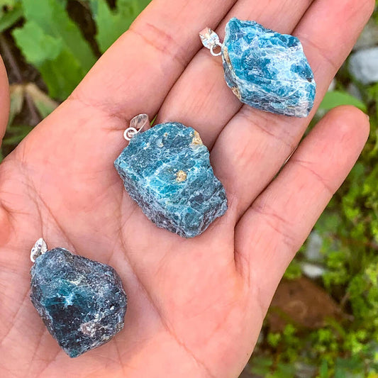 Check out Magic Crystals for the very best in unique, handmade Blue Apatite necklace. Made of blue gemstones, this necklace is grade A genuine apatite gemstone. We carry a wide variety of apatite jewelry. Blue Necklace and raw apatite stone necklaces. FREE SHIPPING available.
