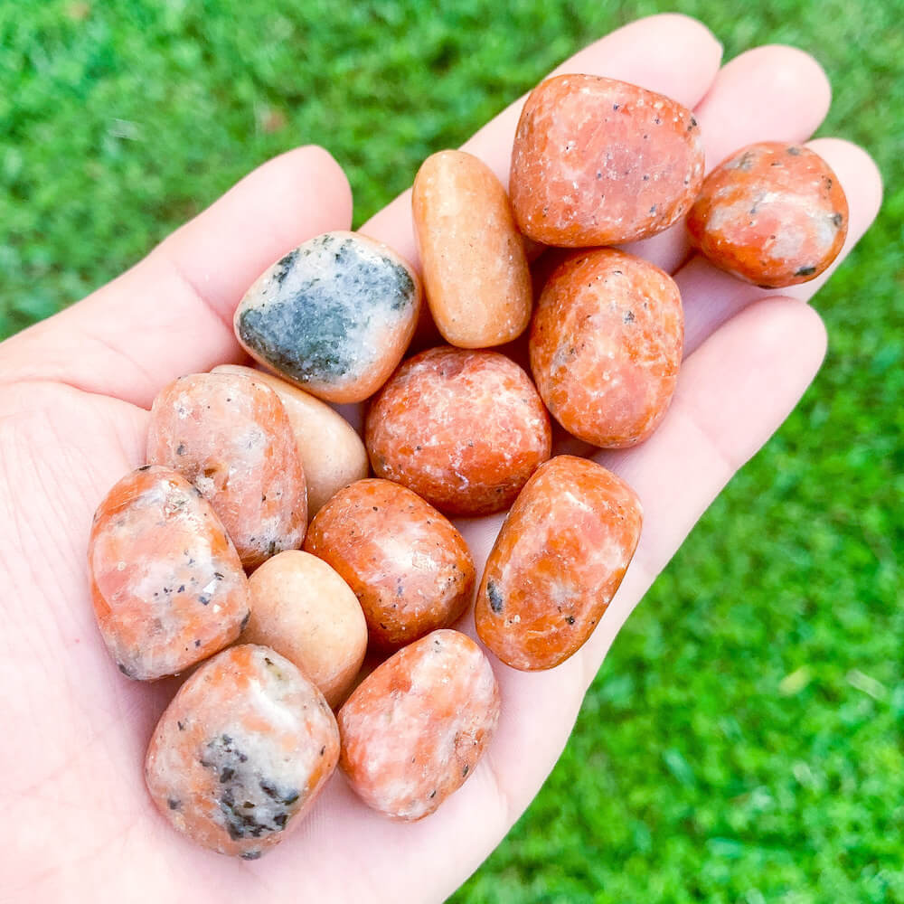 Orange calcite deals with black tourmaline