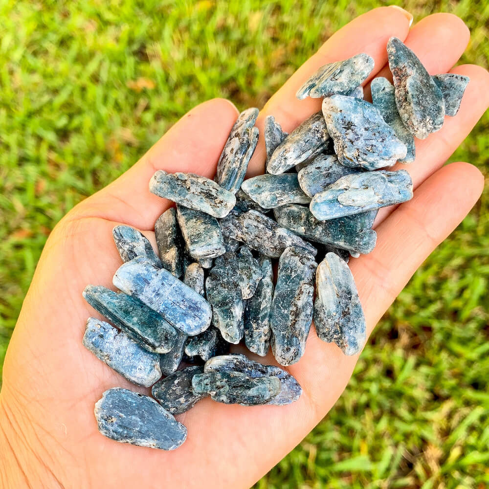 Natural Raw blue kyanite with clear quartz,luck crystal,blue 2024 gemstone,Energy Purifier,rock decor,Gem collector 693g Like a bear paw